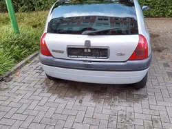 Silber Gebraucht 1999 Renault Clio II Limousine | 1.200 € (Fairer Preis)