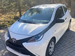 Weiß Gebraucht 2016 Toyota Aygo Kleinwagen | 6.550 € (Fairer Preis)