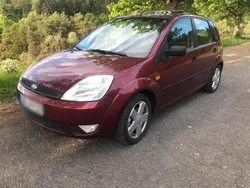 Rot Gebraucht 2003 Ford Fiesta Kleinwagen | 3.490 €