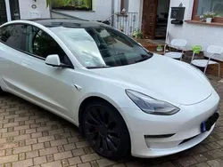 Weiß Gebraucht 2022 Tesla Model 3 Performance Limousine | 36.750 €