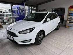 Frostweiß Gebraucht 2015 Ford Focus Titanium Limousine | 10.500 € (Etwas zu teuer)