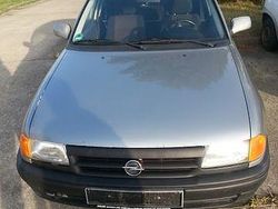 Gold Gebraucht 1995 Opel Astra Limousine | 500 €