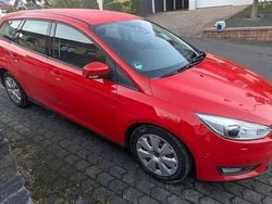 Rot Gebraucht 2015 Ford Focus Kombi | 7.777 € (Guter Preis)