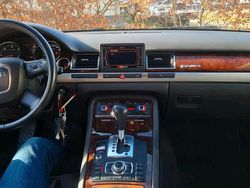 Silber Gebraucht 2007 Audi A8 Limousine | 6.500 €