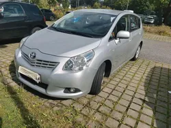 Silber Gebraucht 2009 Toyota Verso Van / Kleinbus | 6.500 € (Fairer Preis)