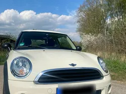 Weiß Gebraucht 2012 Mini ONE Kleinwagen | 5.300 € (Etwas zu teuer)
