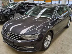 Grau Gebraucht 2022 VW Passat Business Limousine | 14.637 € (Guter Preis)