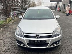 Silber Gebraucht 2005 Opel Astra Edition Limousine | 2.290 € (Fairer Preis)