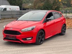 Rot Gebraucht 2016 Ford Focus ST-Line Limousine | 8.700 € (Guter Preis)