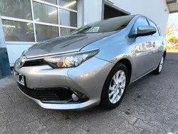 Grau Gebraucht 2016 Toyota Auris Limousine | 8.900 € (Superpreis)