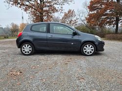 Grau Gebraucht 2006 Renault Clio II Limousine | 1.550 € (Fairer Preis)