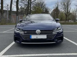 Blau Gebraucht 2018 VW Arteon R-line Limousine | 25.599 € (Etwas zu teuer)