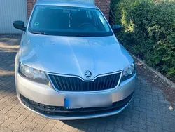 Silber Gebraucht 2013 Skoda Rapid Active Limousine | 7.600 € (Fairer Preis)