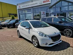 Blanc banquise Gebraucht 2015 Peugeot 208 Allure Kleinwagen | 7.950 € (Etwas zu teuer)