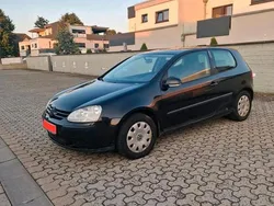 Schwarz Gebraucht 2004 VW Golf V Kleinwagen | 990 € (Fairer Preis)