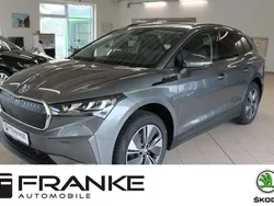 Graphite grau Gebraucht 2024 Skoda Enyaq iV Loft SUV | 43.990 €
