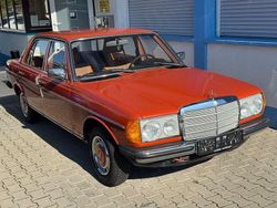 Orange Gebraucht 1977 Mercedes 250 Limousine | 5.490 €