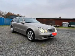 Silber Gebraucht 2003 Mercedes E200 Kombi | 2.350 €