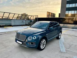 Blau Gebraucht 2016 Bentley Bentayga SUV | 91.900 € (Etwas zu teuer)