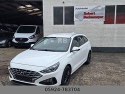 Weiß Gebraucht 2021 Hyundai i30 Trend Kombi | 7.950 € (Superpreis)