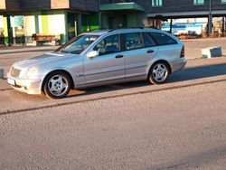 Silber Gebraucht 2003 Mercedes 220 Classic Kombi | 2.150 € (Guter Preis)