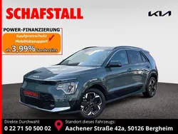Gruen ((cge) cityscape grün met.) Gebraucht 2023 Kia e-Niro 3 SUV | 28.979 € (Etwas zu teuer)