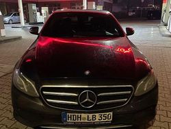 Schwarz Gebraucht 2016 Mercedes E220 Avantgarde Limousine | 16.900 €