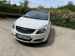 Weiß Gebraucht 2009 Opel Corsa Color Edition Limousine | 3.300 € (Fairer Preis)