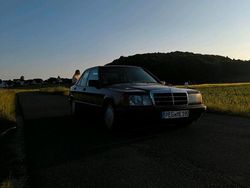 Rot Gebraucht 1992 Mercedes 190 Avantgarde Limousine | 5.800 €