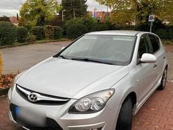 Silber Gebraucht 2011 Hyundai i30 Kleinwagen | 4.450 € (Etwas zu teuer)