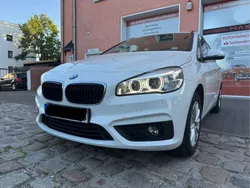 Weiß Gebraucht 2017 BMW 218 Active Tourer Van / Kleinbus | 13.999 € (Guter Preis)