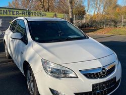 Weiß Gebraucht 2010 Opel Astra Edition Limousine | 3.300 € (Guter Preis)