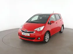 Rot Gebraucht 2014 Toyota Verso-S Club Van / Kleinbus | 10.770 €