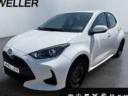 Weiß Neu 2025 Toyota Yaris Hybrid Business Edition Limousine | 23.980 € (Guter Preis)