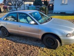 Grau Gebraucht 1998 Audi A4 Limousine | 990 € (Guter Preis)