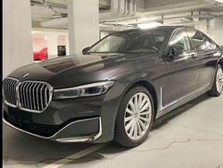 Grau Gebraucht 2019 BMW 750 Limousine | 59.900 € (Fairer Preis)