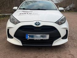 Weiß Gebraucht 2021 Toyota Yaris Hybrid Limousine | 15.400 € (Guter Preis)