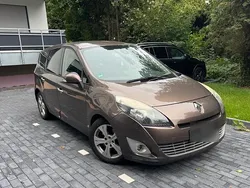 Braun Gebraucht 2010 Renault Scénic III Van / Kleinbus | 3.100 € (Guter Preis)