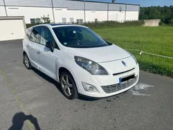Weiß Gebraucht 2011 Renault Grand Scénic III Bose Edition Van / Kleinbus | 4.000 € (Fairer Preis)