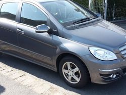 Grau metallic Gebraucht 2010 Mercedes B160 Sport Van / Kleinbus | 10.900 €