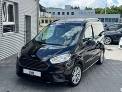 Schwarz Gebraucht 2019 Ford Tourneo Courier Titanium Van / Kleinbus | 10.790 € (Guter Preis)