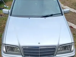 Silber Gebraucht 1999 Mercedes 220 Limousine | 3.100 €