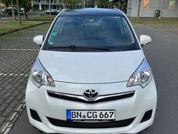 Weiß Gebraucht 2014 Toyota Verso-S Van / Kleinbus | 6.499 € (Guter Preis)