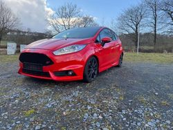 Rot Gebraucht 2014 Ford Fiesta Sport Kleinwagen | 8.900 € (Fairer Preis)