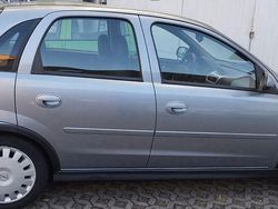 Grau Gebraucht 2005 Opel Corsa Limousine | 2.100 € (Etwas zu teuer)
