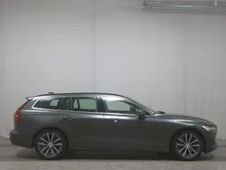 Grau Gebraucht 2021 Volvo V60 Momentum Kombi | 24.980 € (Guter Preis)