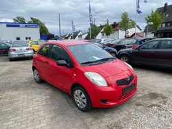 Rot Gebraucht 2006 Toyota Yaris Limousine | 2.800 € (Etwas zu teuer)
