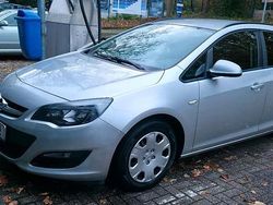 Silber Gebraucht 2013 Opel Astra Kombi | 4.900 € (Etwas zu teuer)
