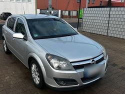 Grau Gebraucht 2005 Opel Astra Kleinwagen | 3.600 € (Teuer)