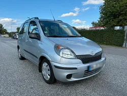 Silber Gebraucht 2000 Toyota Yaris Kombi | 3.700 €